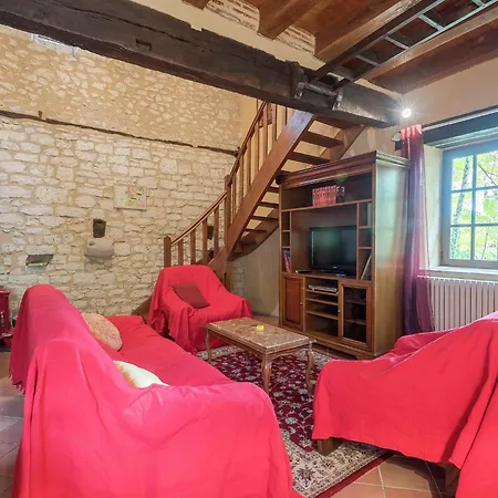 Charming Retreat In Bouniagues بيت للعطل