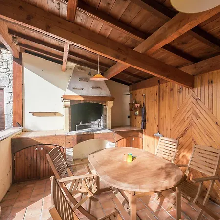 Charming Retreat In Bouniagues بيت للعطل