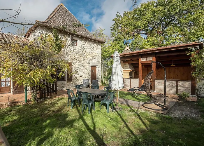 Charming Retreat In Bouniagues 펜션 *